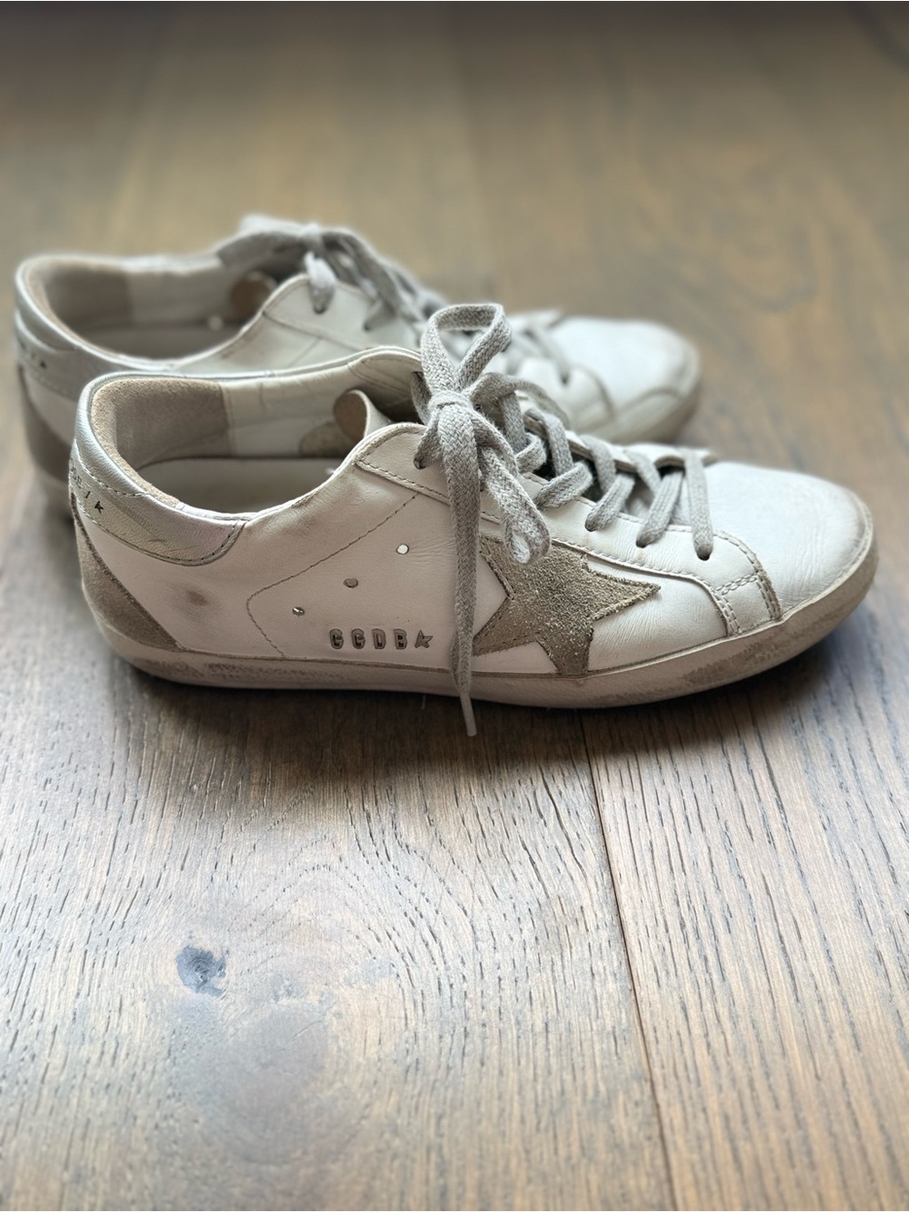 Golden Goose White Leather Sneakers with Taupe Star Detail. White/ice/silver